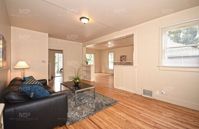 Foto del edificio - 322 W Laurel St