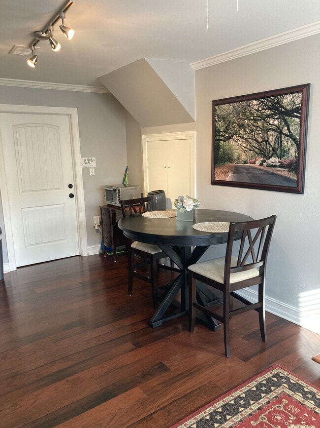 Foto del edificio - 1212 Tung Hill Dr