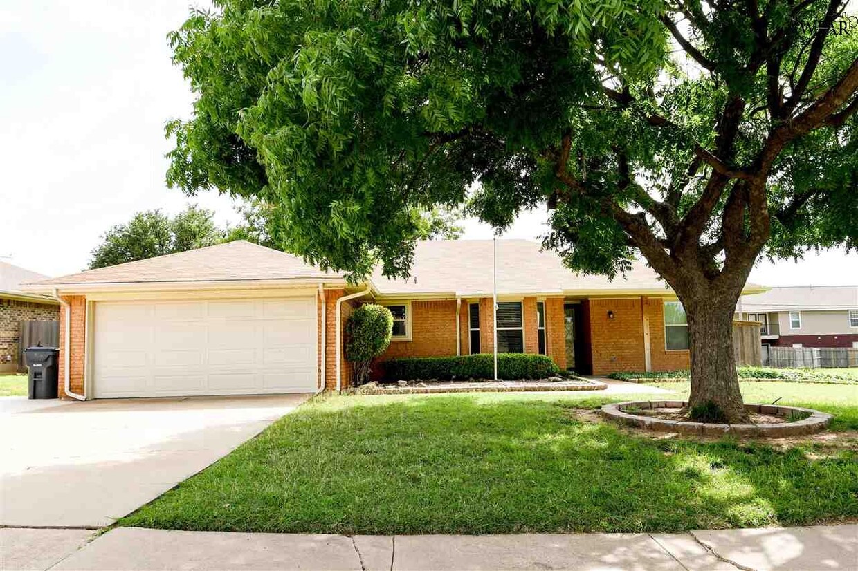 Primary Photo - 5526 Russell Dr