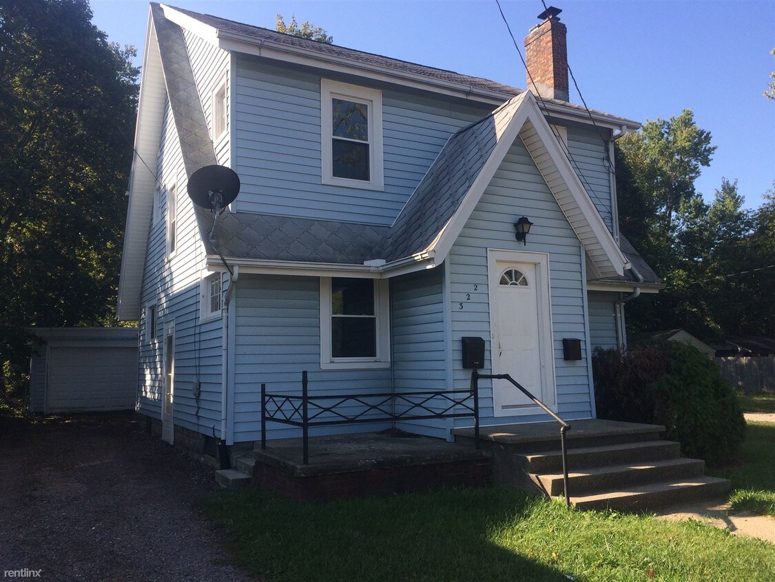 Primary Photo - 322 E Greenlawn Ave