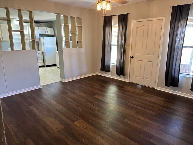 Foto del edificio - 1441 Gatlin Creek Rd