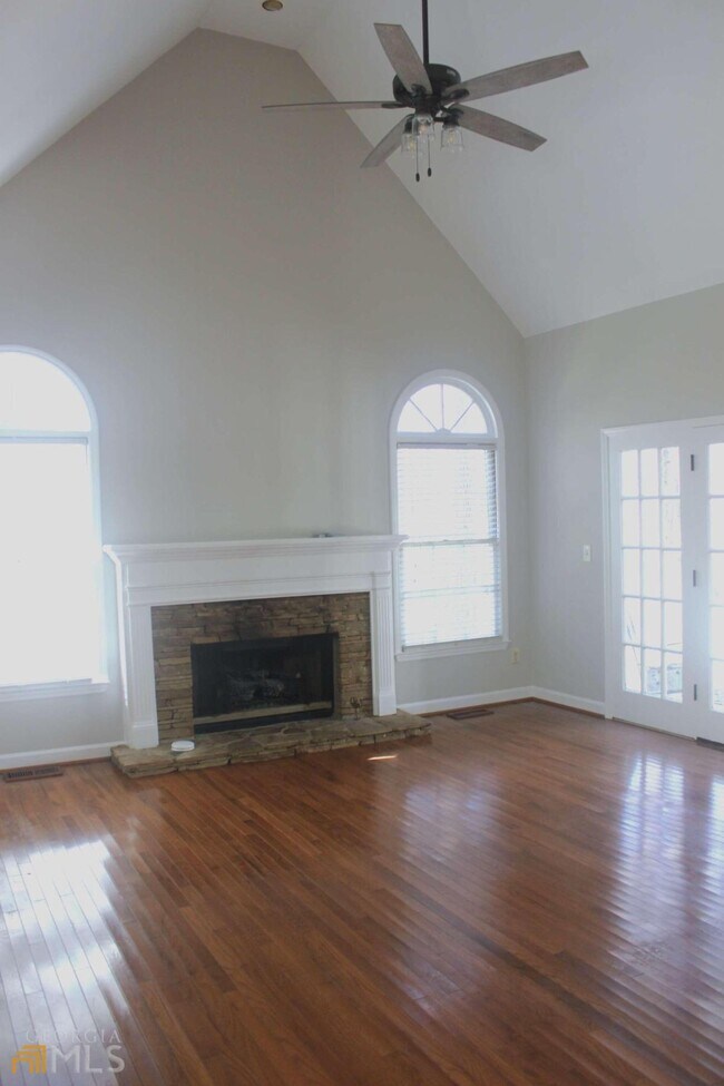 Foto del edificio - 6480 White Oak Dr