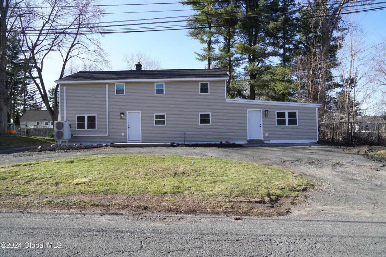 Primary Photo - 21 Van Heusen St