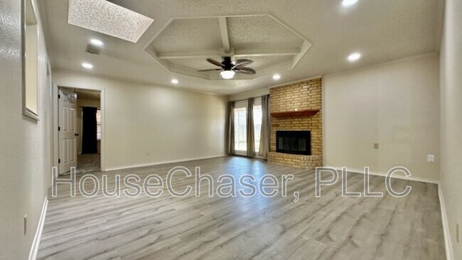 Building Photo - 6814 Hyden Ave