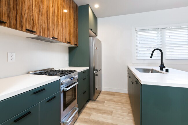 Building Photo - 1423 Ridge Way