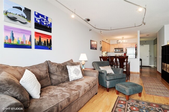 Building Photo - 512 N McClurg Ct