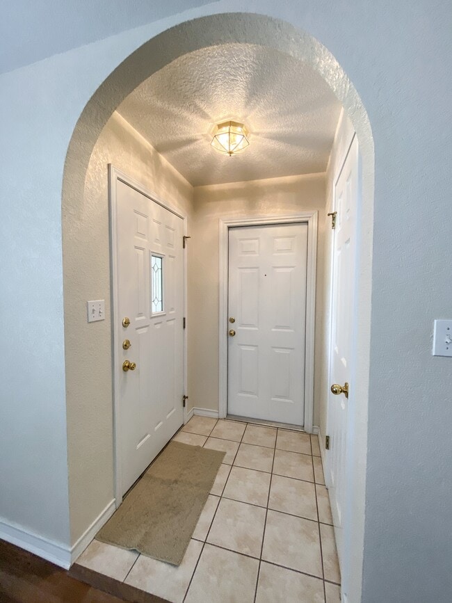 Building Photo - 1663 Lantana Cir