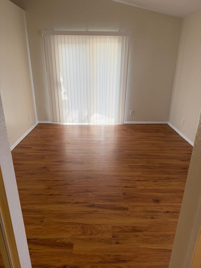 Building Photo - 3600 Banyon Ct