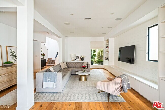 Foto del edificio - 129 Outrigger Mall