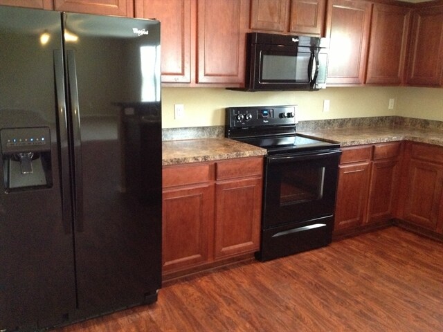 Building Photo - 10405 Hideaway Trl