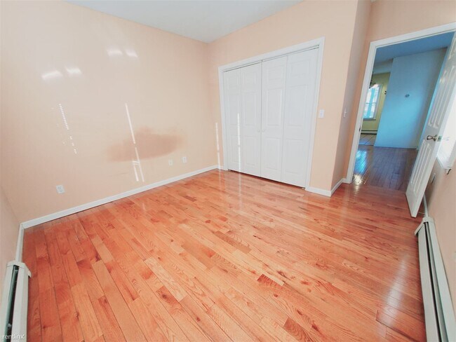 Foto del edificio - 3 br, 2 bath Condo - 40 Tierney St Apt 1