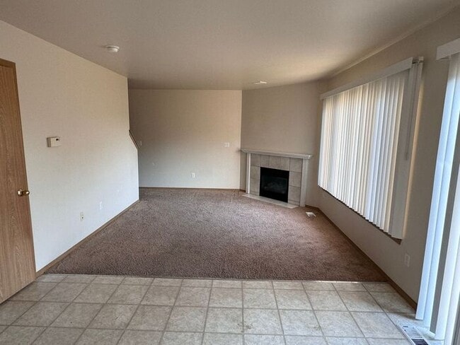 Foto del edificio - Nice 4 bedroom, 2.5 bath two story home in English Ridge, Puyallup!!