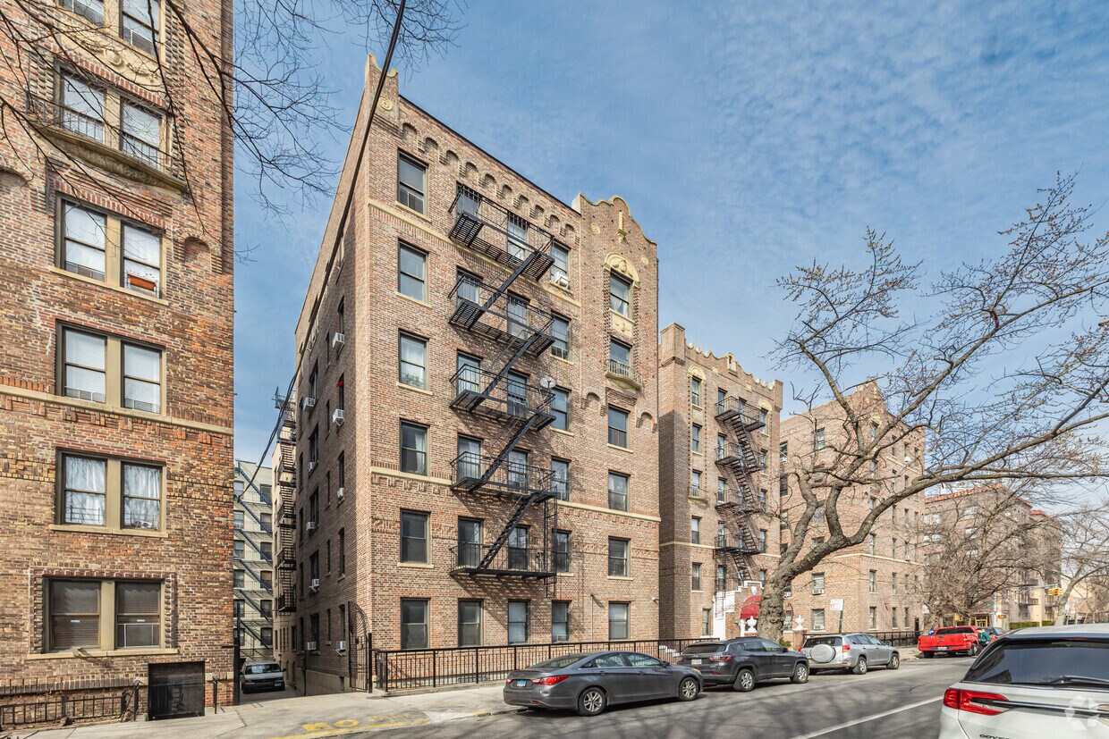Building Photo - 2808 35th St