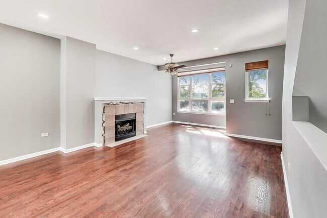 Foto del edificio - 4524 W Belmont Ave