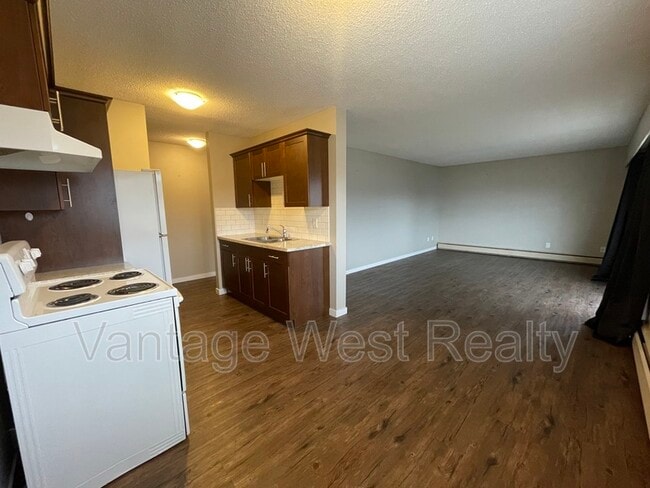 Building Photo - 235 Husch Rd