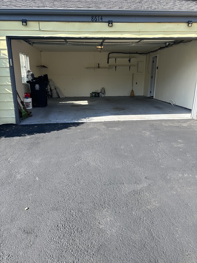 Building Photo - 8614 Dunbrook Ln