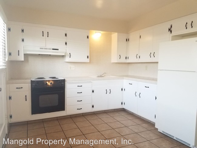 Building Photo - 728 Bellarmine Dr