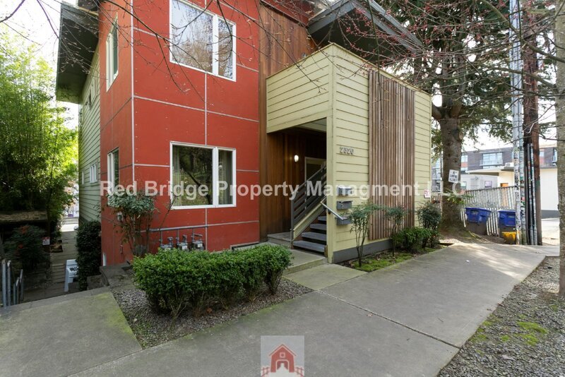 Primary Photo - 2320 SE Morrison St