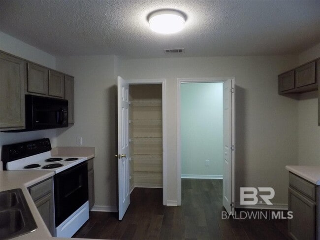 Building Photo - 600 Westchase Ct S