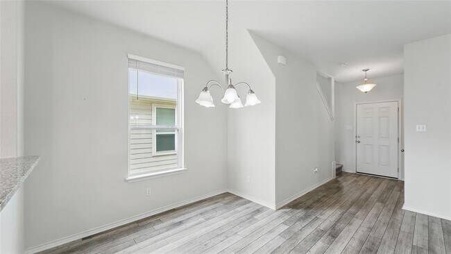 Building Photo - 139 Madrono Dr