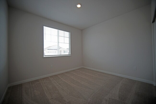 Foto del edificio - Brand-New 3-Bedroom Home in Placer One – Solar, EV Charging & More!