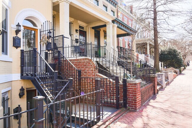 Foto del edificio - Capitol Hill PENTHOUSE with 2 Decks, Off S...