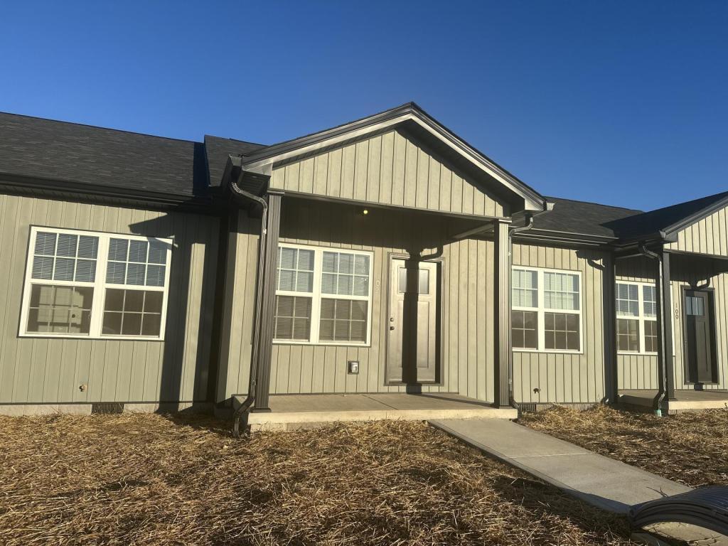 Foto principal - 104 Pinehurst Dr