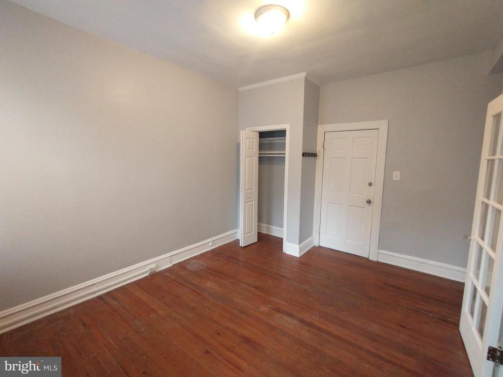 Primary Photo - 307 Dolphin St