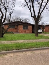 Building Photo - 1618 Briarwood St