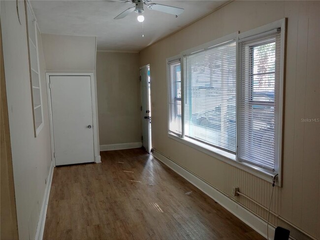 Building Photo - 709 Ora St