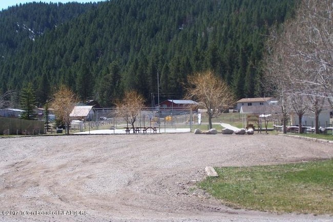 Foto del edificio - 334 Meadows Dr
