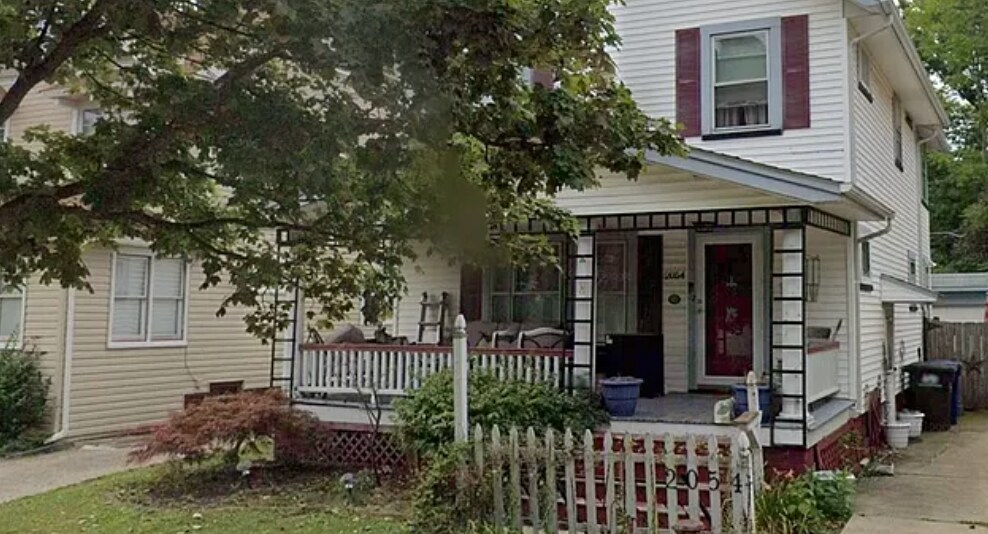 Primary Photo - 2054 Elmwood Ave