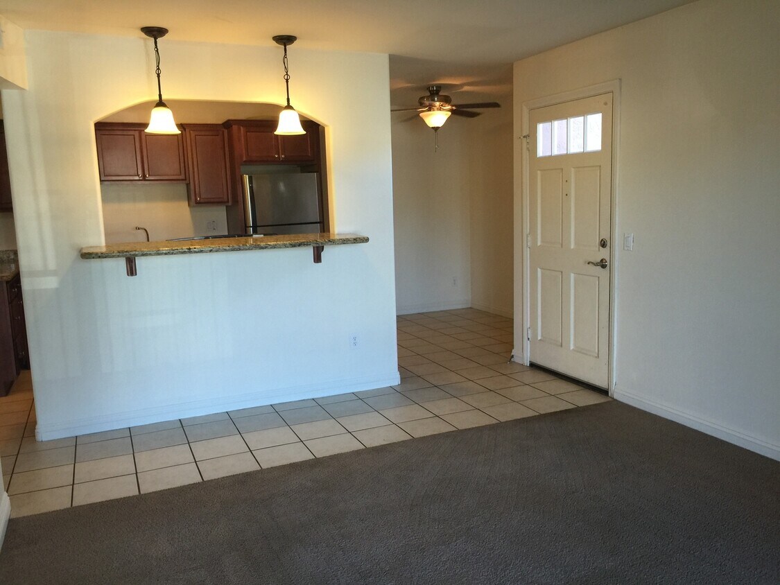 Foto del edificio - Updated condo in gated community