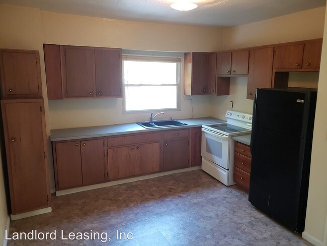Building Photo - 3 br, 1 bath House - 837 Lake Avenue Down