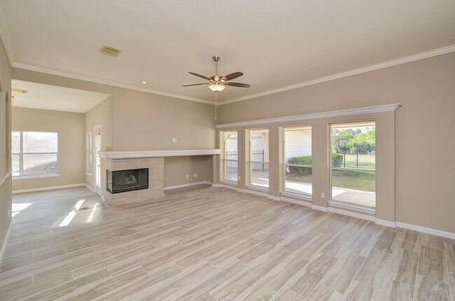 Foto del edificio - 5916 Fairway Manor Ln