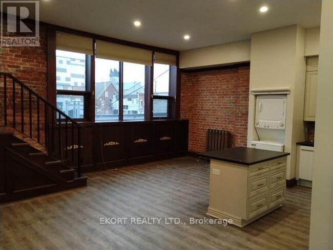 Building Photo - 251 Front St