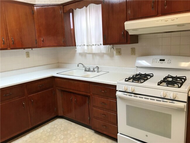 Foto del edificio - 1028 W 29th St