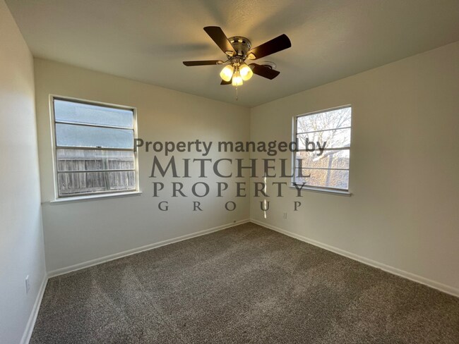 Building Photo - Gorgeous completely remodeled 3 bedroom 1 ...