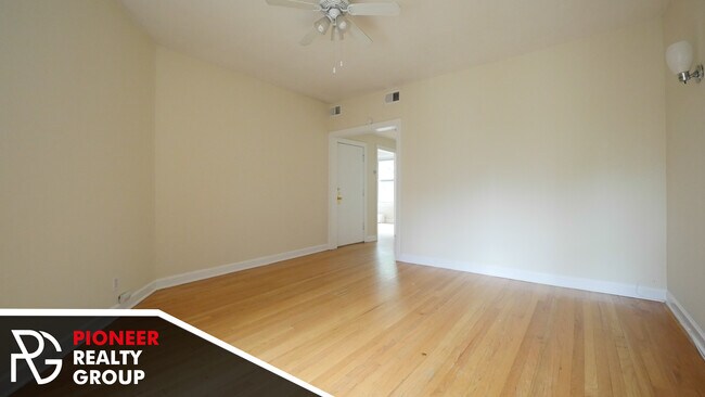 Building Photo - 545 W Aldine Ave