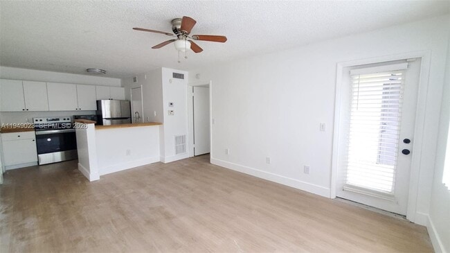 Foto del edificio - 4581 W McNab Rd