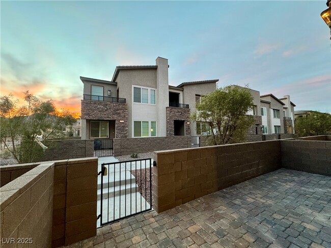 Foto del edificio - 337 Laurel Peak Dr