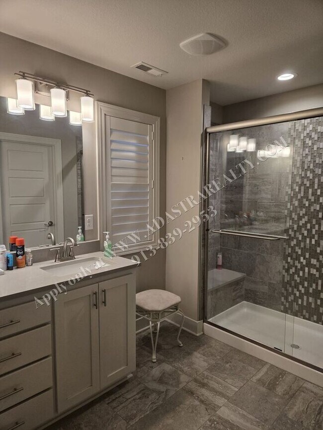 Building Photo - Beautiful Like New Townhome in De Soto-Coming SOON!!