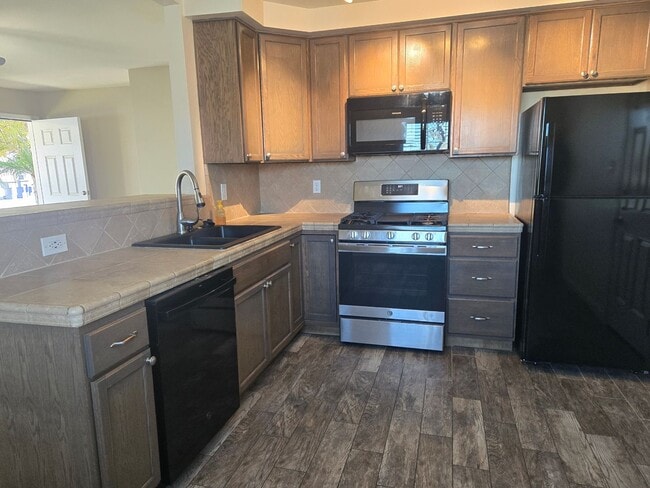 Building Photo - 2 Br 1 Ba available Now