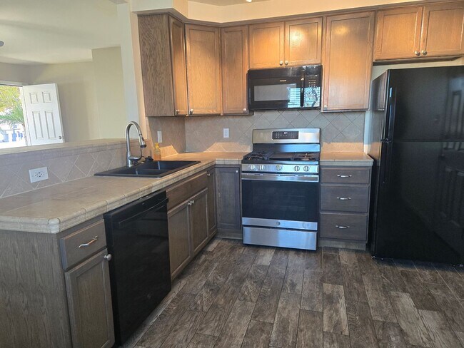 Foto del edificio - 2 Br 1 Ba available Now