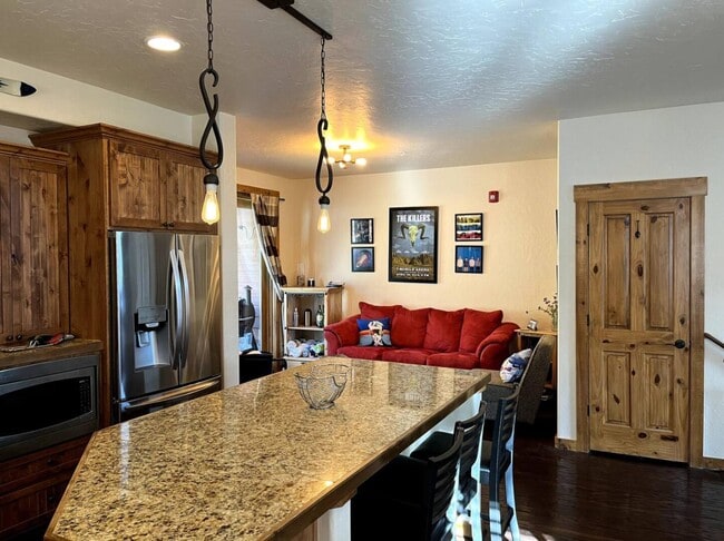 Building Photo - 970 Bear Trail