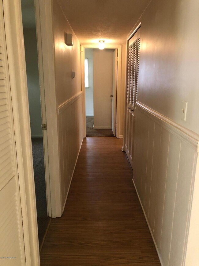 Foto del edificio - 9616 Elm Lake Dr