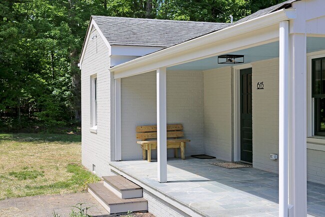 Foto del edificio - Updated Keswick Cottage on Over 7 Acres
