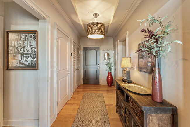 Building Photo - Luxury resort-style living: Fully furnished condo on the Cumberland River less than 25 miles from...