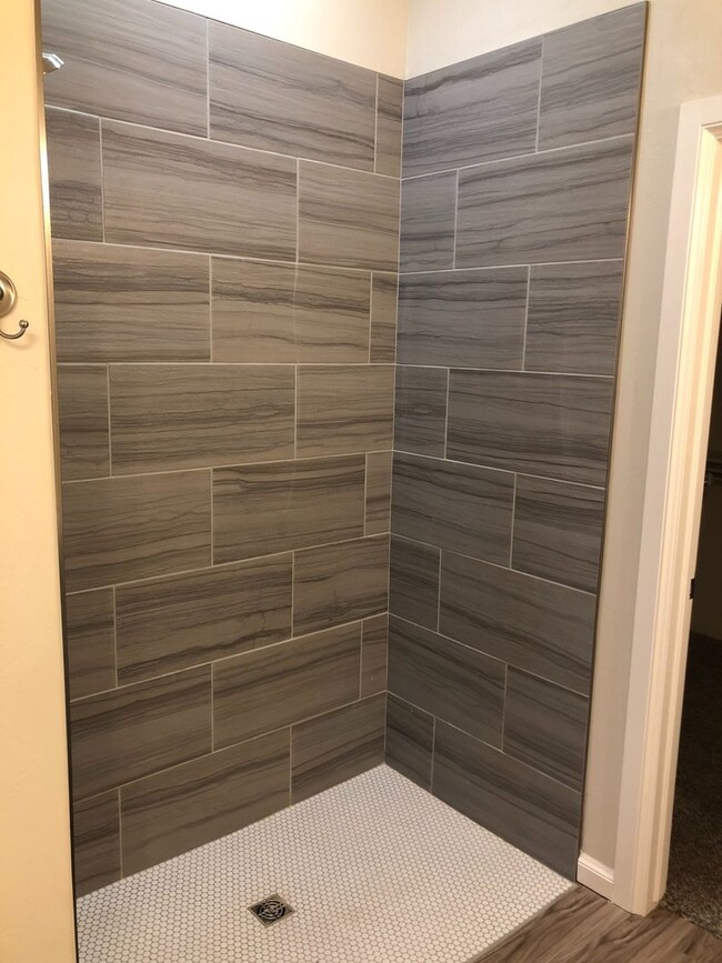 Building Photo - Stunning fully furnished 3 Bed 2.5 bath ho...