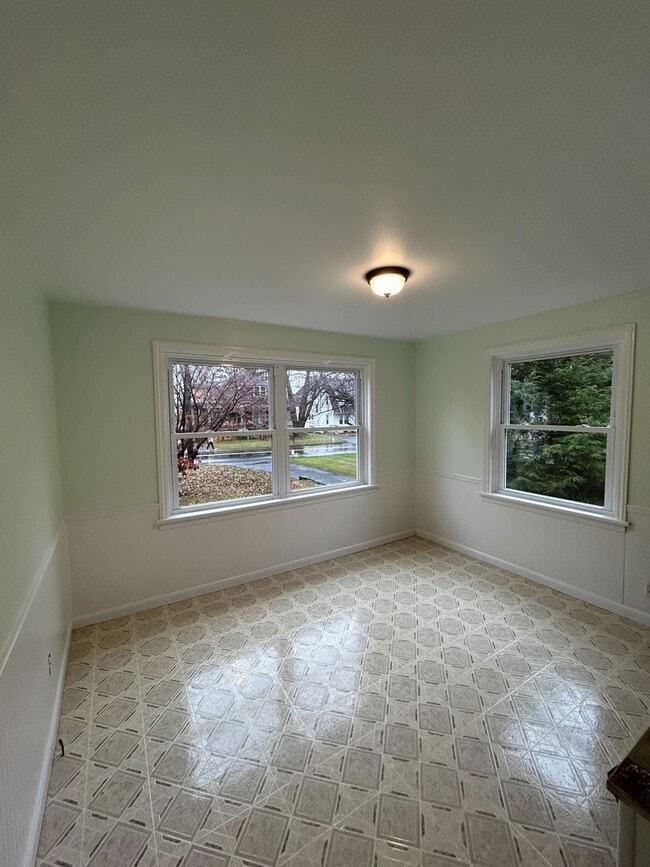 Building Photo - Beautiful Move in Ready 4 Bedroom Rancher ...